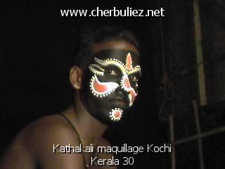 légende: Kathakali maquillage Kochi Kerala 30
qualityCode=raw
sizeCode=half

Données de l'image originale:
Taille originale: 122702 bytes
Heure de prise de vue: 2002:02:23 14:56:50
Largeur: 640
Hauteur: 480
